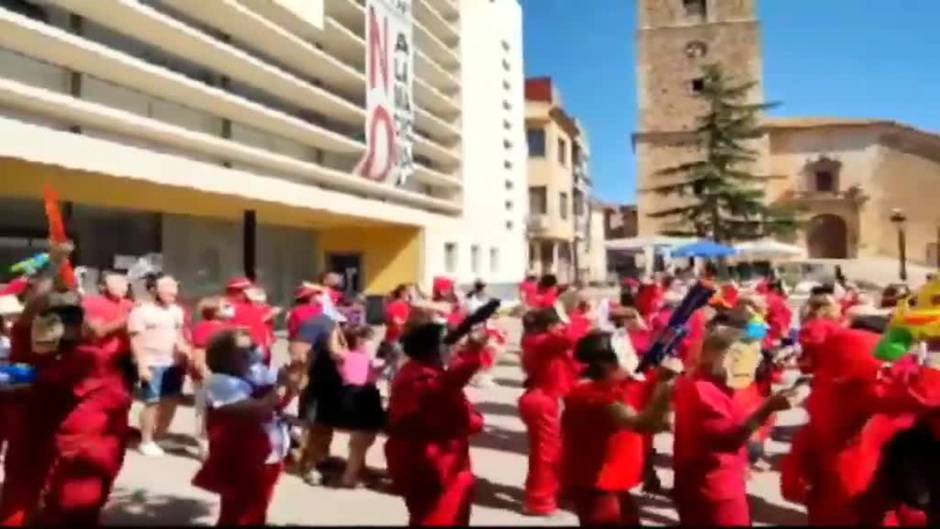 Quintanar del Rey planta cara a la macrogranja de cerdos con un flashmob del Bella Ciao