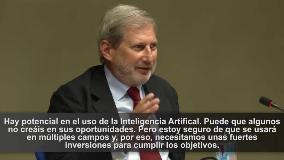 El comisario europeo Johannes Hahn conoce el proyecto para la nueva sede del JRC en la Cartuja
