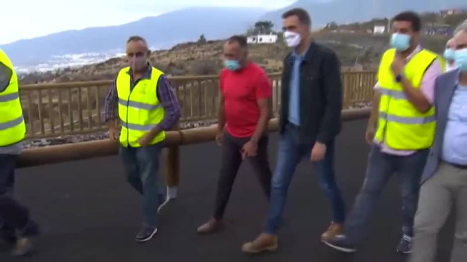 Sánchez visita el puesto de mando avanzado en La Palma