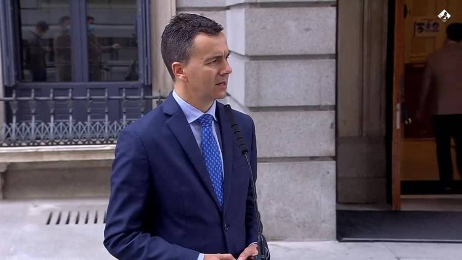 PSOE pide "la máxima firmeza" contra el diputado que llamó "bruja" a Berja