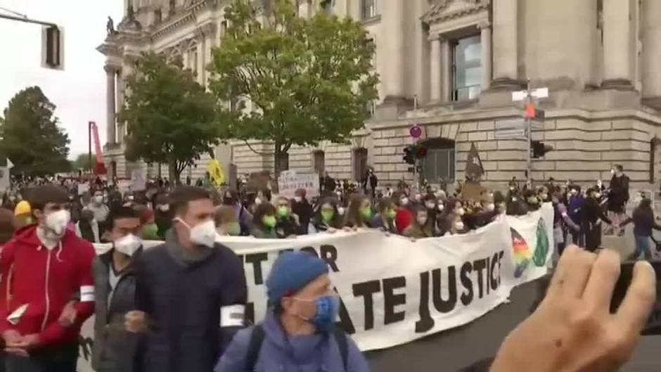 Greta Thunberg reaparece en las protestas del clima en las calles de Berlín en Alemania