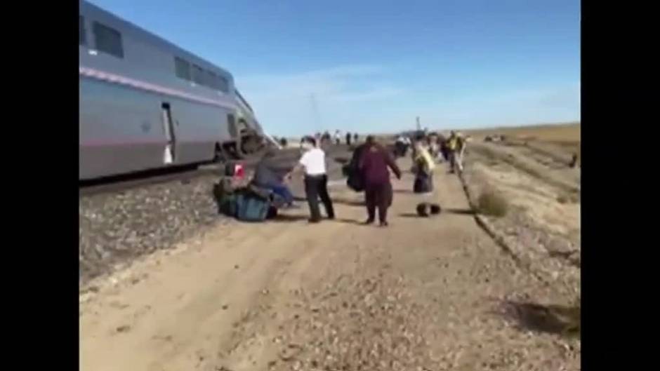 Mueren tres personas al descarrillar un tren con destino Chicago