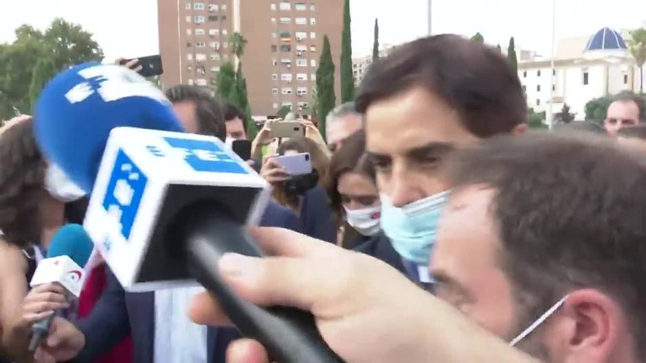 Ayuso acapara el protagonismo a su llegada a la Convención del PP