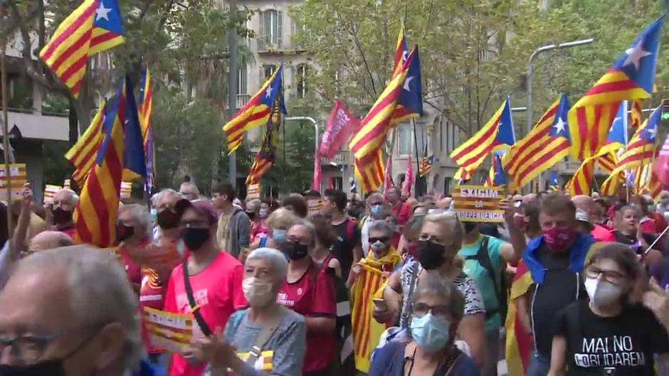 Unos 1.200 manifestantes conmemoran en Barcelona el 1-O y la huelga del 3-O