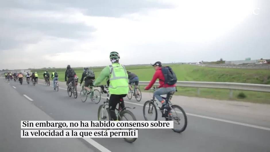 Así se tendrá que adelantar a los ciclistas con la nueva norma de la DGT