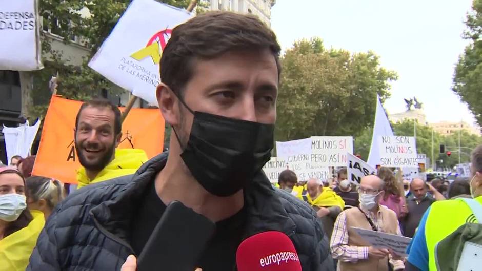 Una manifestación protesta en Madrid contra los megaproyectos de renovables