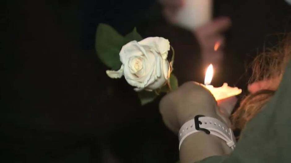 Vigilia en EEUU por Halyna Hutchins tras morir accidentalmente a manos de Alec Baldwin