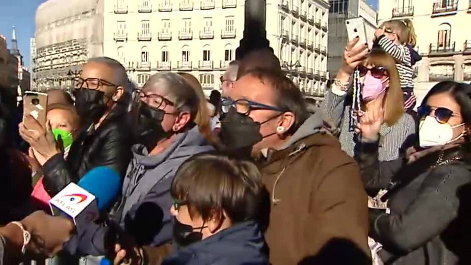 Una multitud recibe a las ovejasen Madrid