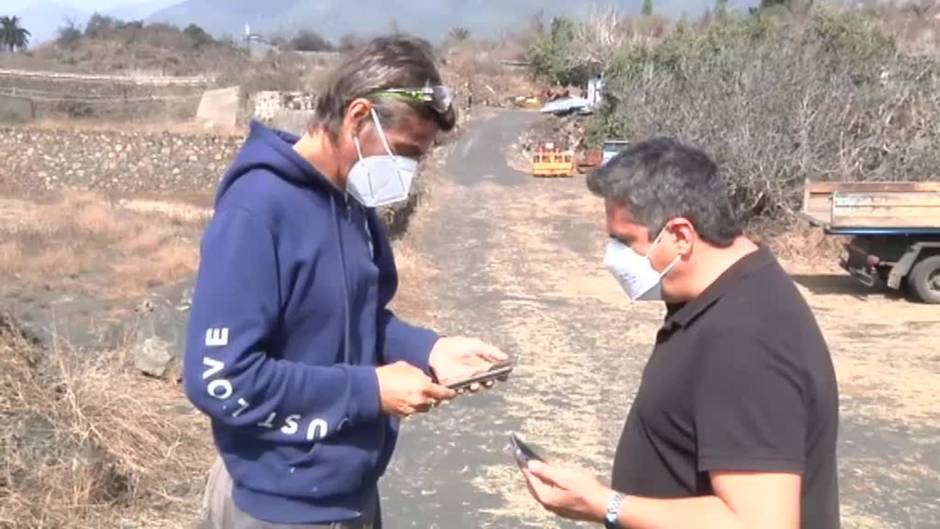 El emocionante encuentro de una familia de La Palma con sus perros perdidos