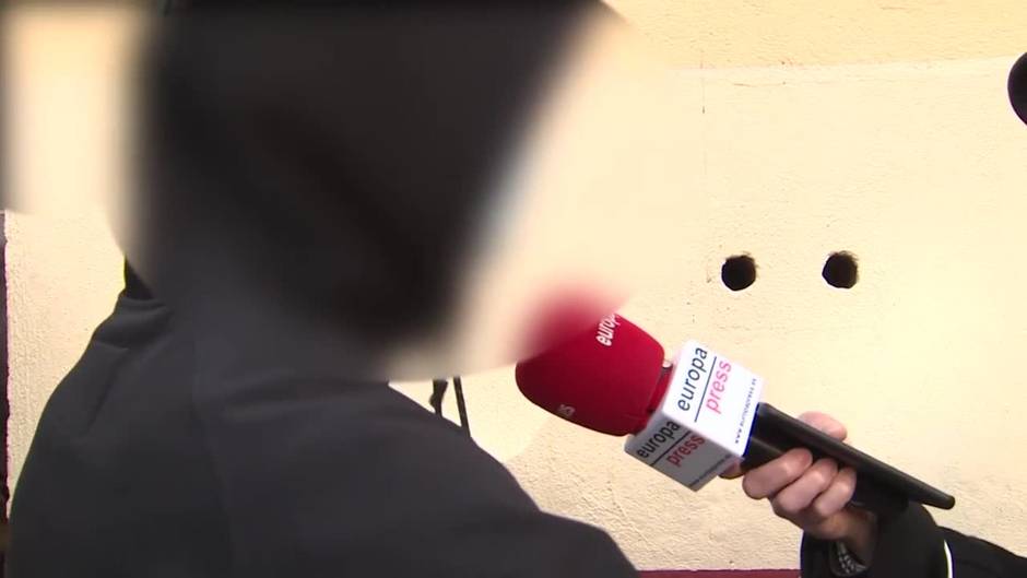 Algunos vecinos de Villaverde piden "justicia" ante el hombre abatido por la Policía