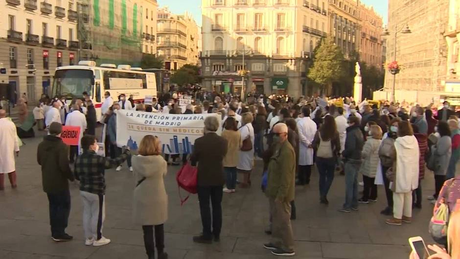 Marea de 'batas blancas' reclama más médicos en Atención Primaria en Madrid