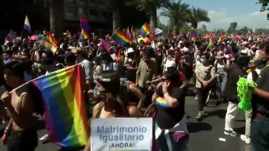 Masiva manifestación por los derechos LGTBi en Chile exigiendo el matrimonio igualitario
