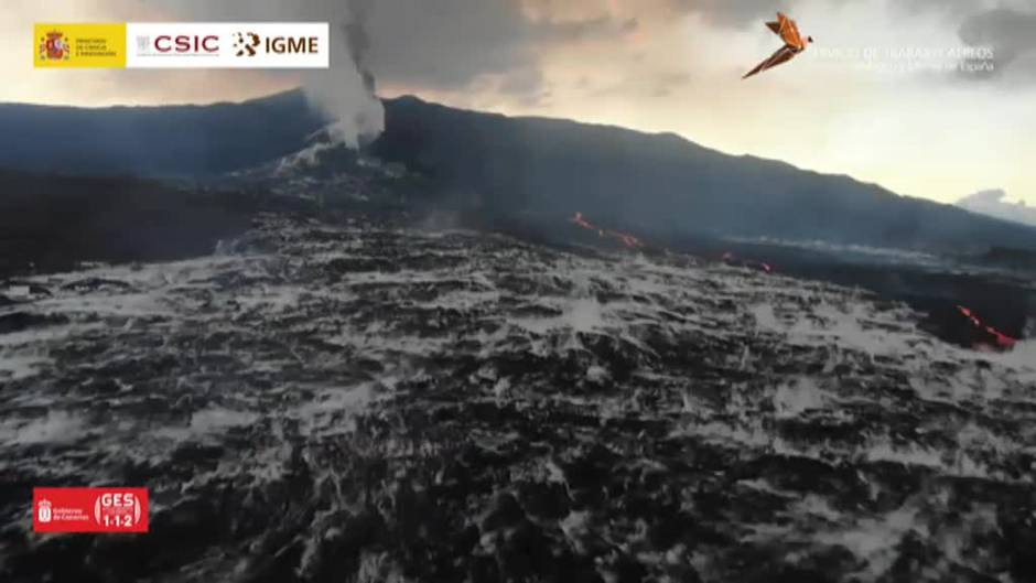 "Mar de bruma" en el cono del volcán provocada por la lluvia