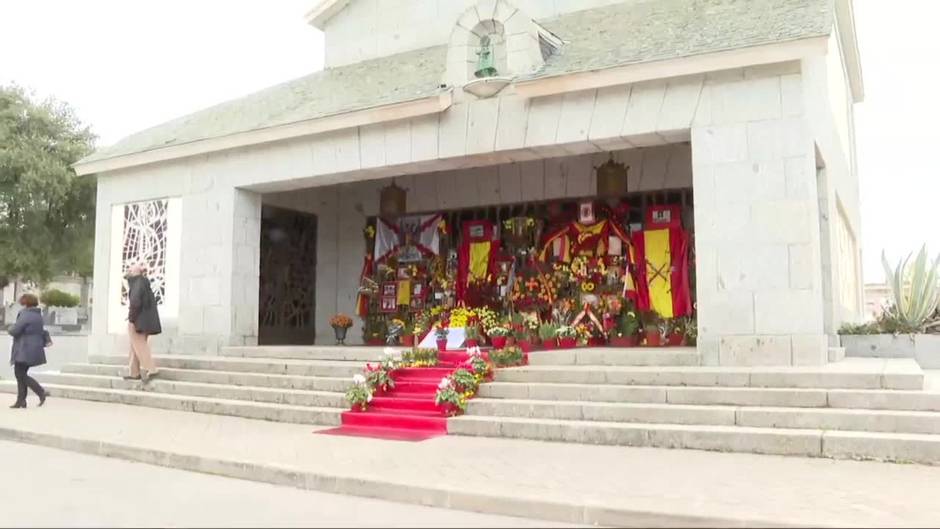 Simpatizantes de Franco visitan su tumba en Mingorrubio