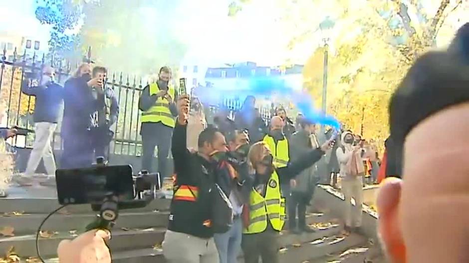 Miles de personas acuden a la protesta policial contra la reforma de la ley mordaza