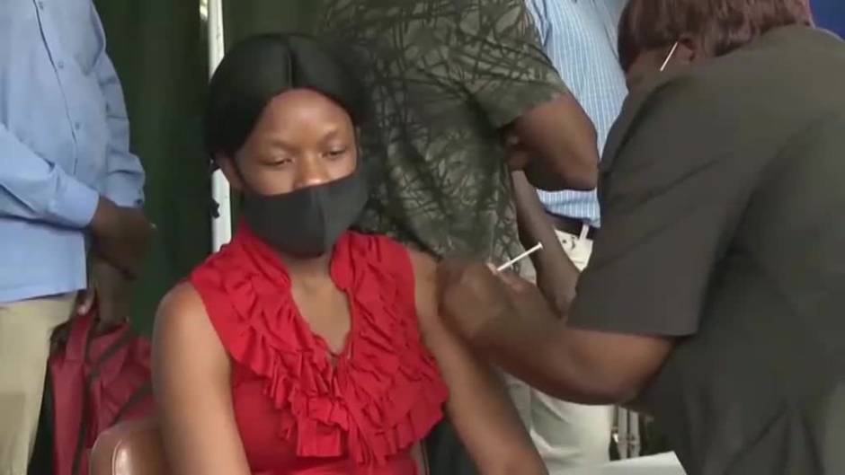 La mitad de la población mundial ha recibido una dosis de la vacuna