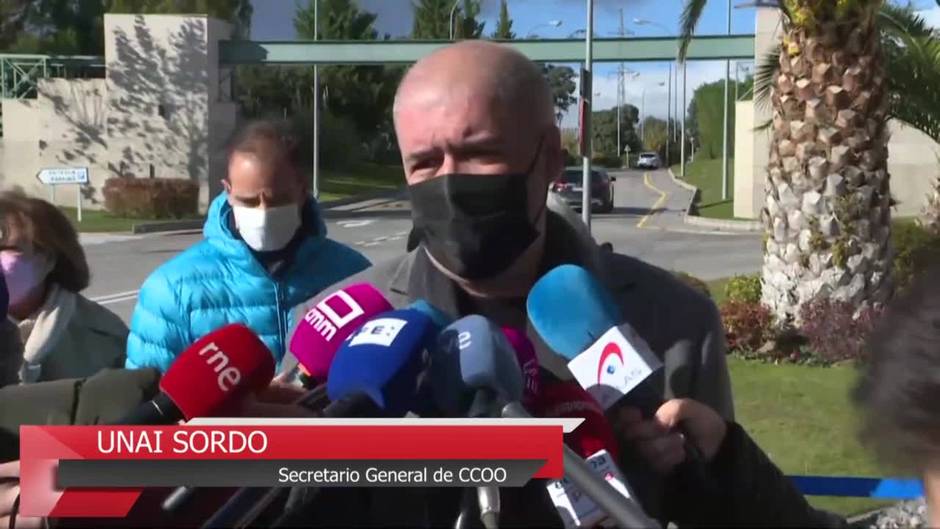 Familiares, amigos y personalidades dan su último adiós a Almudena Grandes