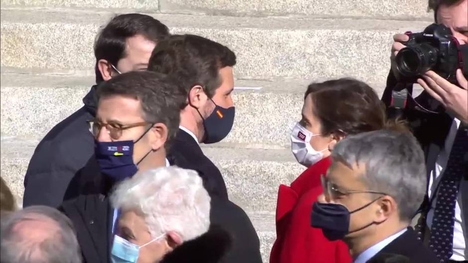 Casado y Ayuso charlan sonrientes el Día de la Constitución