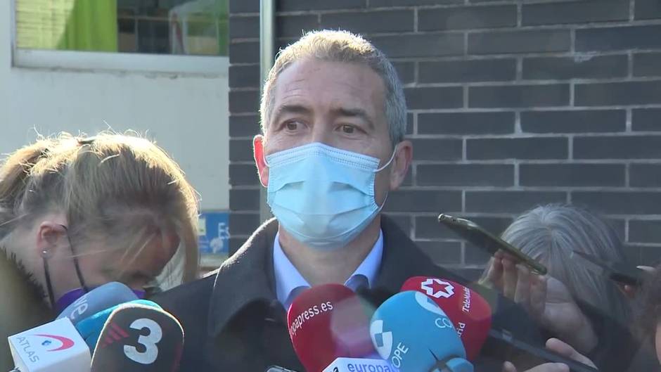 Cambray se niega a contestar en castellano a los periodistas tras su visita a la escuela de Canet