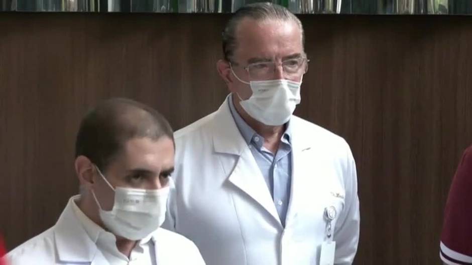 El presidente de Brasil Jair Bolsonaro recibe el alta hospitalaria