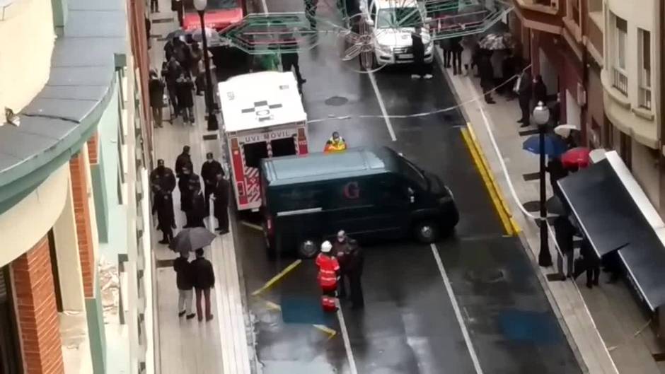 Los trabajos continúan para quitar los escombros del colegio colapsado en Gijón