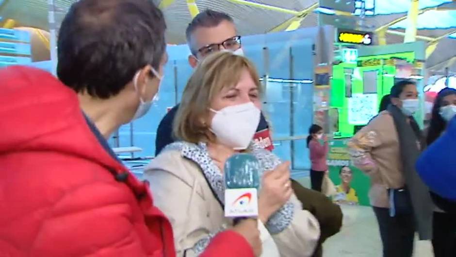 Abrazos de despedida tras la Navidad