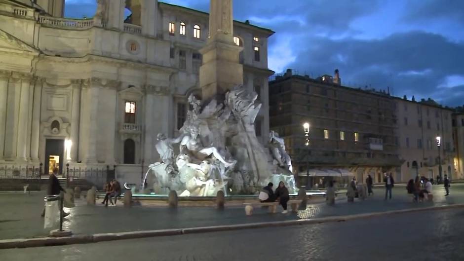 Centenares de personas homenajean a Sassoli tras su fallecimiento