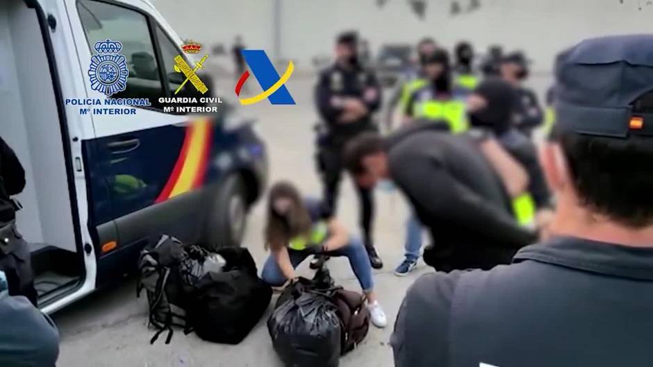 Abordan un pesquero con 560 kilos de cocaína al norte de Canarias