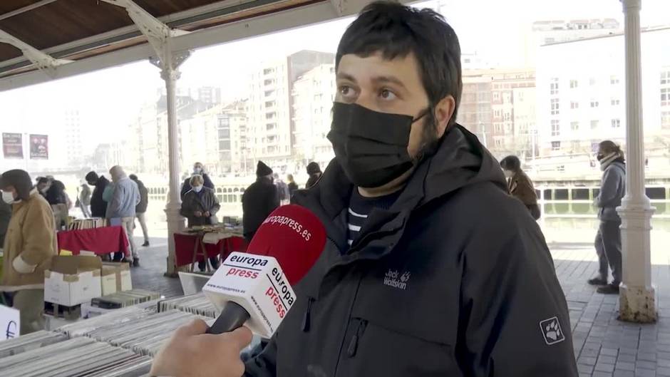 Bilbao reabre su mercado de coleccionismo, libros y antigüedades, que pasa al domingo