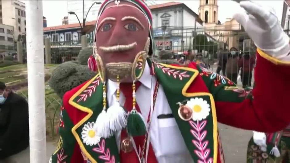 Bolivia recupera el carnaval después del parón por covid