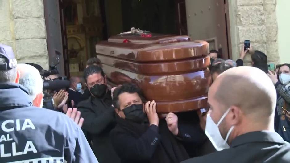 Multitudinario último adiós a Pascual González, fundador de 'Cantores de Híspalis'