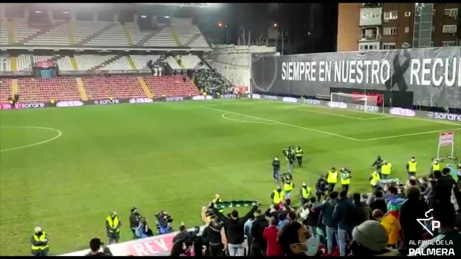 Los béticos lo celebraron por todo lo alto en Vallecas