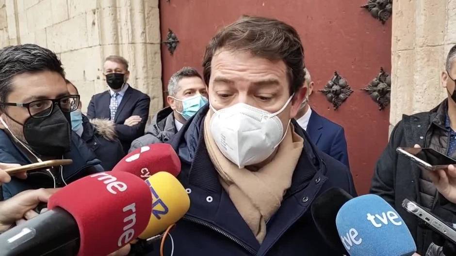 Los 'barones' del PP exigen soluciones para frenar la guerra interna con Ayuso