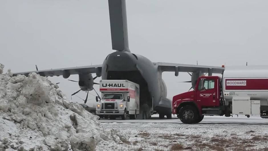 Llega a Terranova el avión fletado para las repatriaciones del 'Villa de Pitanxo'