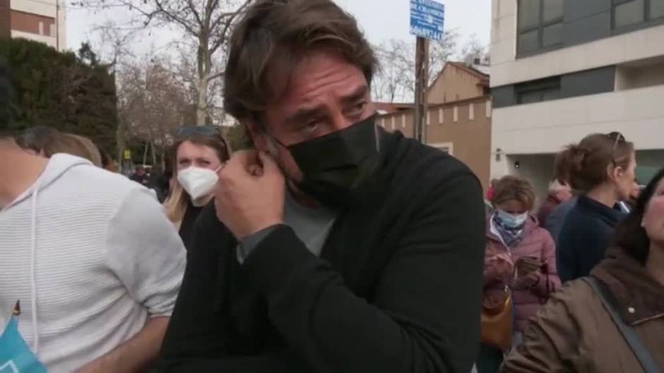 Javier Bardem protesta ante la embajada rusa en Madrid por la ofensiva militar en Ucrania