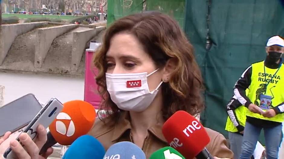 Ayuso asegura que "nunca sabremos cuántas vidas habrán salvado" las mascarillas que trajo su hermano