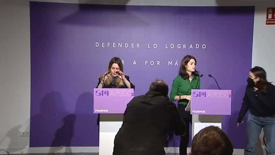 Sánchez coincide en un acto por el 8M con ministras de Podemos, muy críticas con el envío de armas a Ucrania