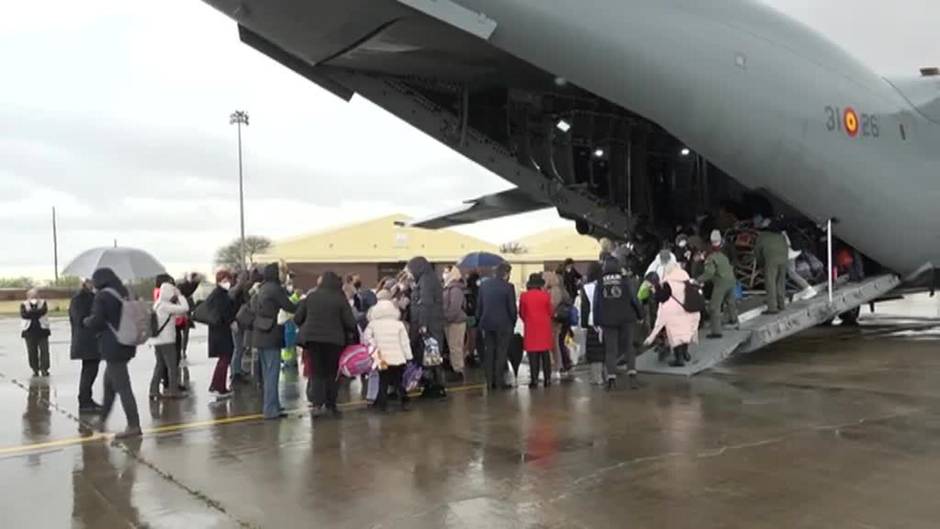 Aterriza en Torrejón la treintena de niños enfermos de cáncer provenientes de Ucrania