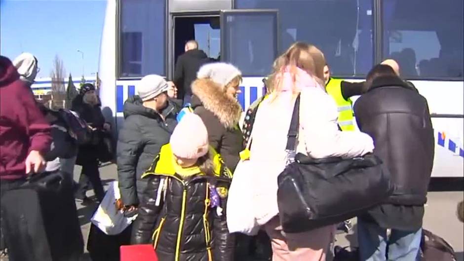 Raciones de paella para los refugiados ucranianos en la frontera polaca