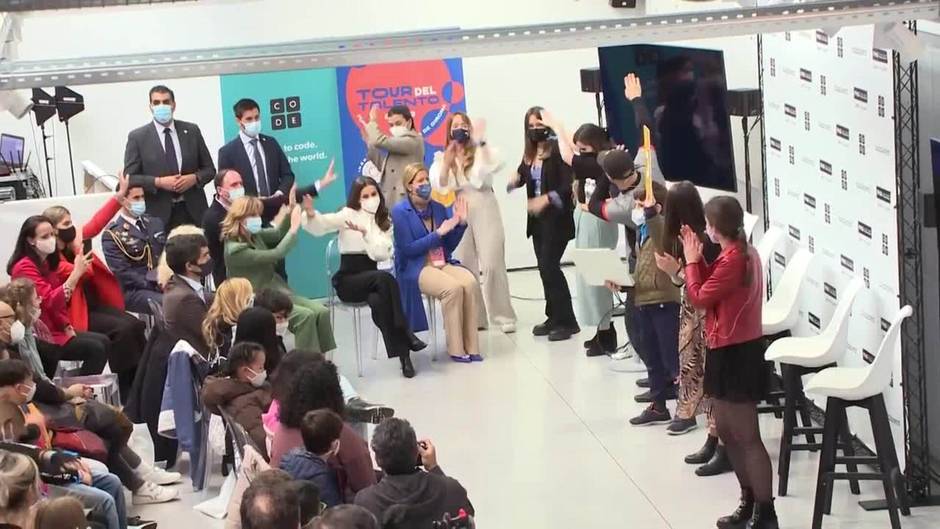 La Reina Letizia muestra su lado más espontáneo bailando al ritmo de una canción