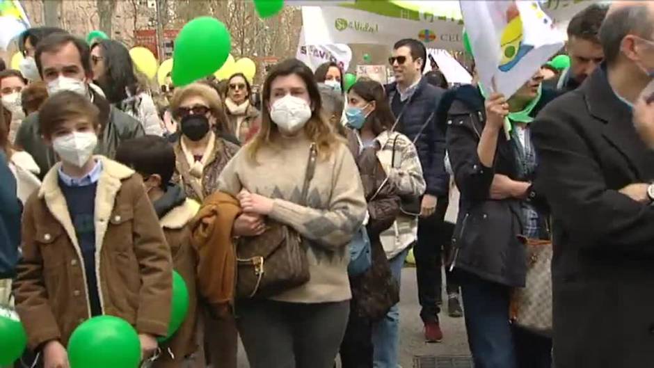 Cientos de familias se manifiestan contra la eutanasia y el aborto