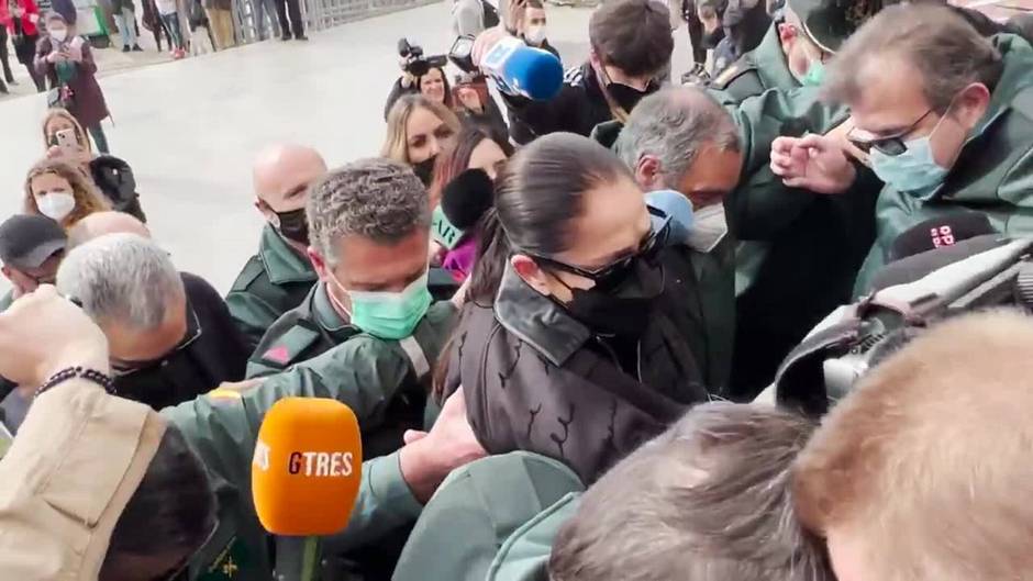 Luis Cobos da la cara por Isabel Pantoja y cree que merece "una oportunidad"