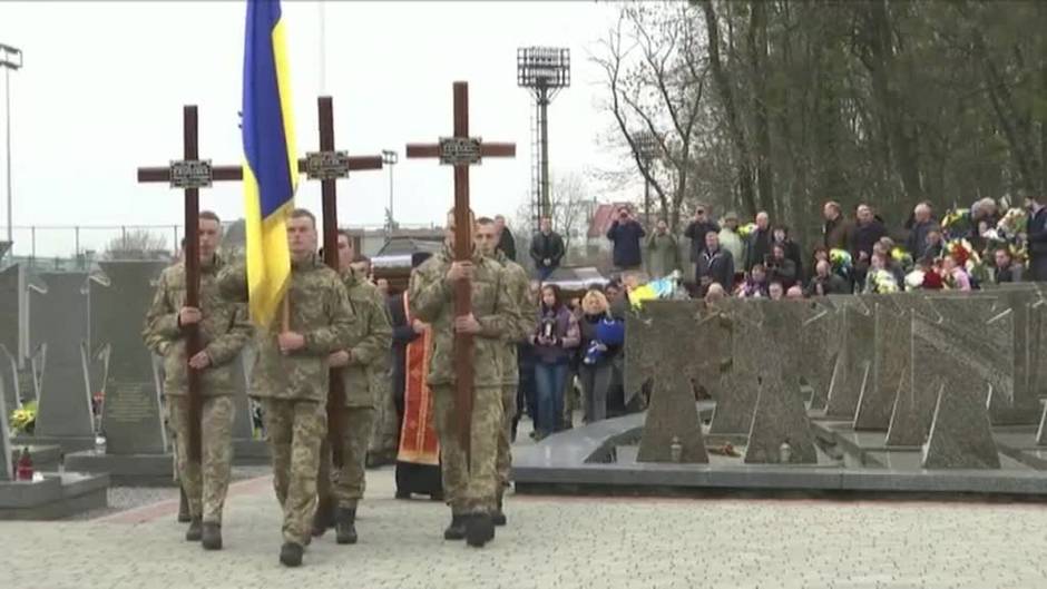 Último adiós a tres soldados en Leópolis