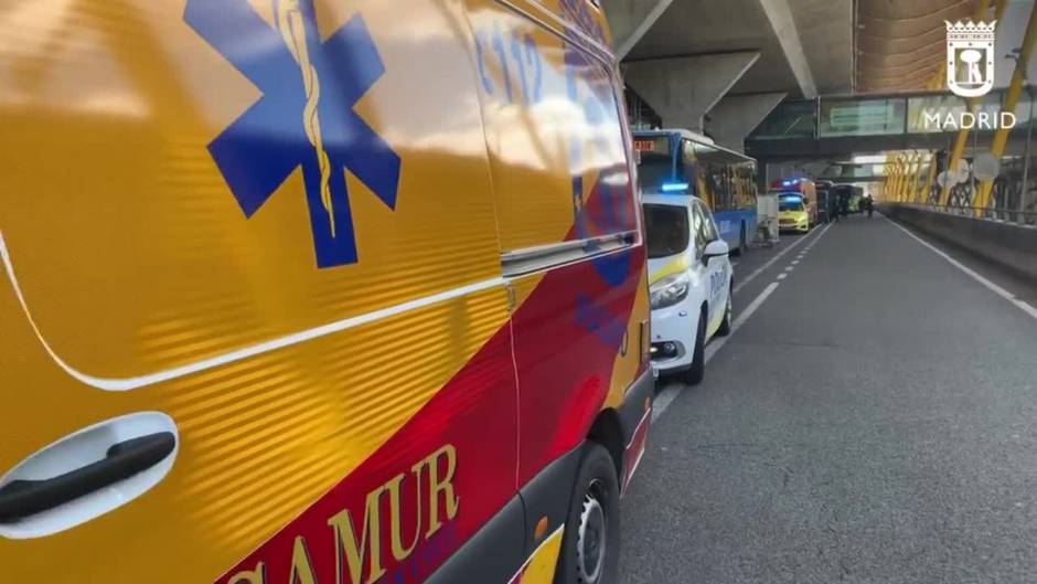 Muere un niño de 3 años atropellado por un autobús de la EMT en la T4 de Barajas