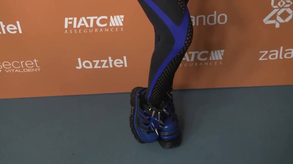 Lola Índigo se muestra emocionada por celebrar su cumpleaños sobre el escenario