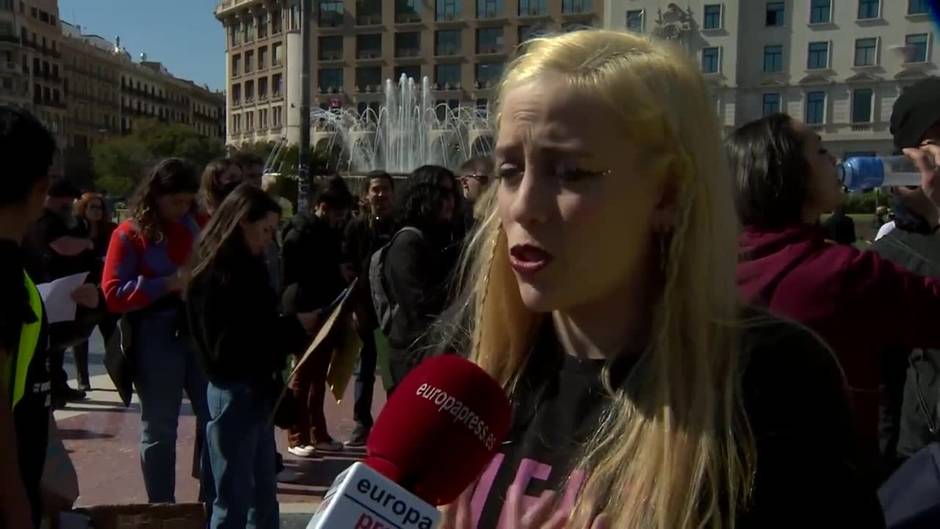 Decenas de personas se movilizan a favor del veganismo en Barcelona