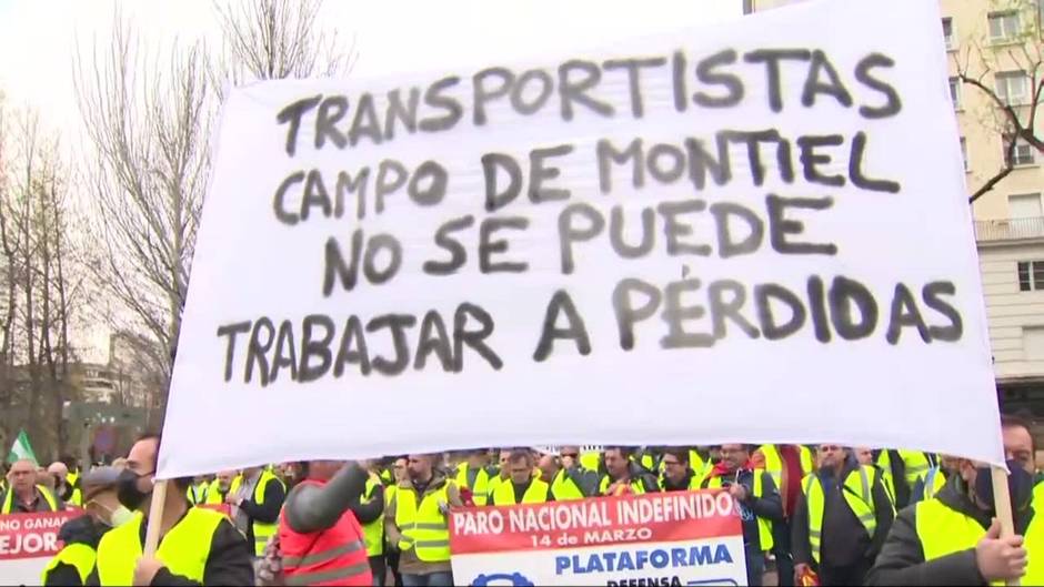 La Plataforma en Defensa para el Transporte suspende "temporalmente" el paro indefinido