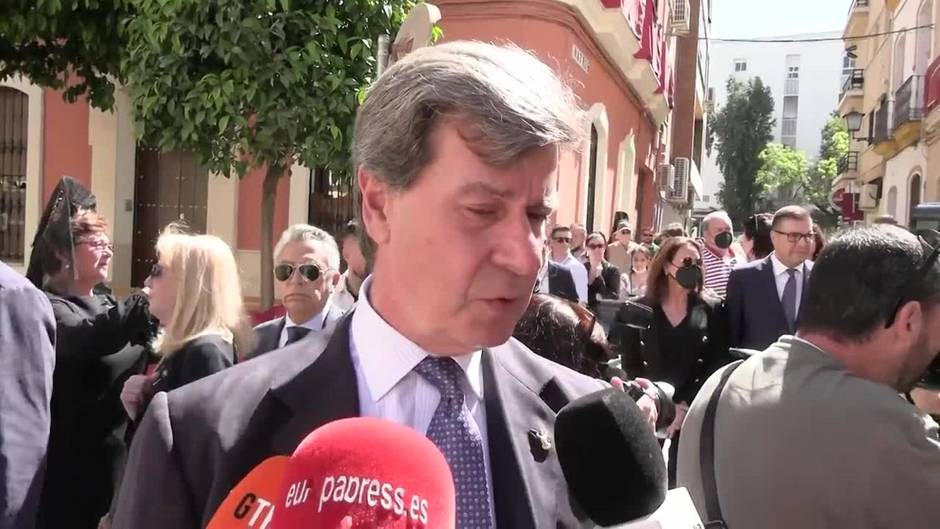 Cayetano Martínez de Irujo vive un día inolvidable junto a su familia