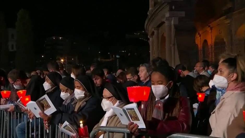 Una ucraniana y una rusa comparten Vía Crucis