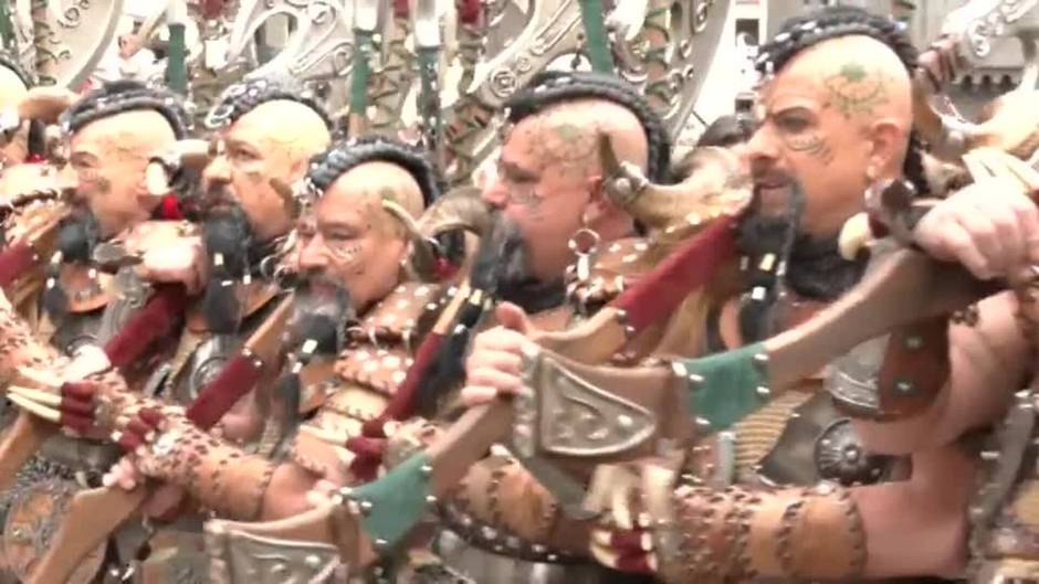 La fiesta de 'Moros y Cristianos' vuelve a Alcoy a lo grande